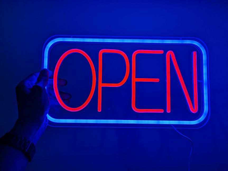 LED neon napis Odprto